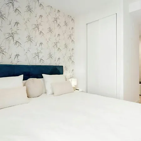 Eye Pool & Parking Free Apartment *